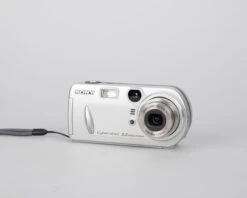 Sony Cyber-Shot DSC-P72 3.1 MP CCD Sensor Digicam W/ 16MB Memory Stick Card + Original Case (uses AA Batteries)(Sony Cyber Shot Dsc P72 3 1 Mp Ccd Sensor Digicam W 16mb Memory Stick Card Uses Aa Batteries) -Vintage Camera Store sony cybershot DSC 72 3.2 megapixel ccd digicam 20240311 1054