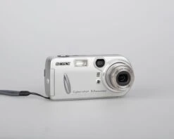 Sony Cyber-Shot DSC-P72 3.1 MP CCD Sensor Digicam W/ 16MB Memory Stick Card + Original Case (uses AA Batteries)(Sony Cyber Shot Dsc P72 3 1 Mp Ccd Sensor Digicam W 16mb Memory Stick Card Uses Aa Batteries) -Vintage Camera Store sony cybershot DSC 72 3.2 megapixel ccd digicam 20240311 1055