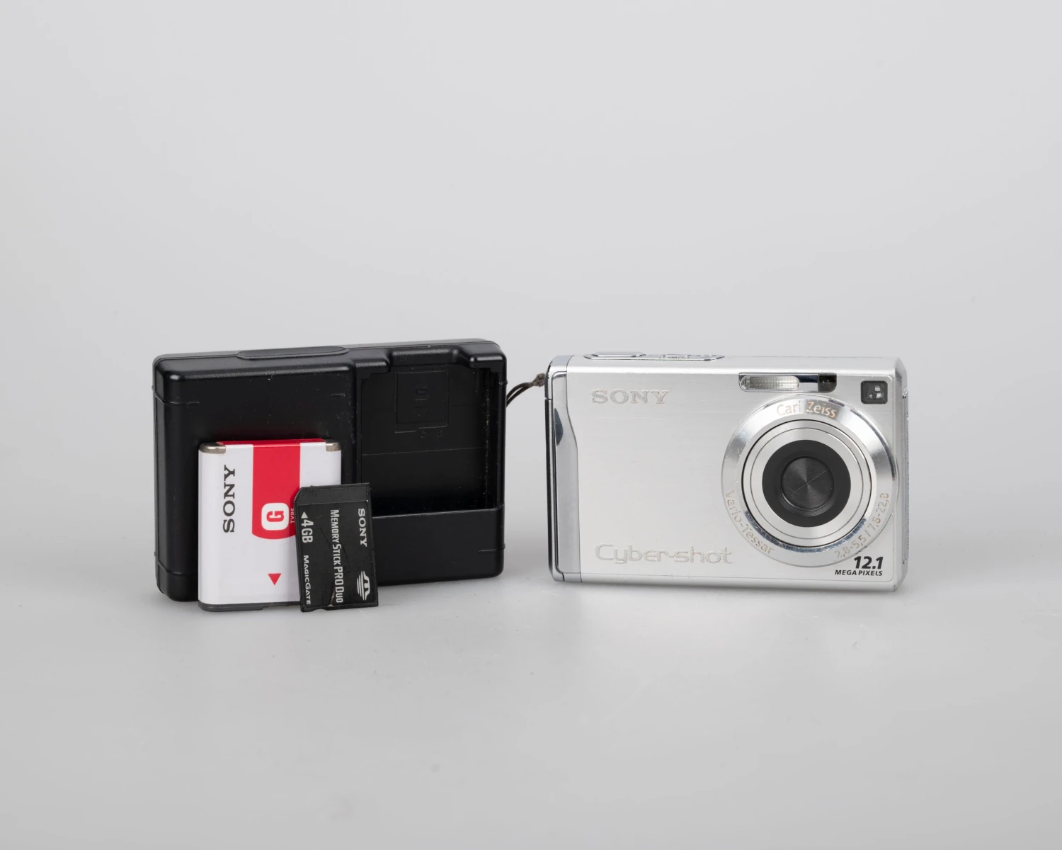 Sony Cyber-Shot DSC-W200 12.1 MP Digicam W/ 4 GB Memory Card + Charger + Battery(Sony Cyber Shot Dsc W200 12 1 Mp Digicam W 4 Gb Memory Card Charger Battery)