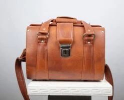 GENERIC Vintage 1970s Leatherette Camera Shoulder Bag(Vintage Leatherette Camera Shoulder Bag)