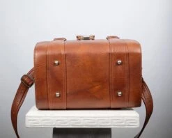 GENERIC Vintage 1970s Leatherette Camera Shoulder Bag(Vintage Leatherette Camera Shoulder Bag) -Vintage Camera Store tan leatherette camera shoulder bag 20240222 559