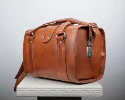 GENERIC Vintage 1970s Leatherette Camera Shoulder Bag(Vintage Leatherette Camera Shoulder Bag) -Vintage Camera Store tan leatherette camera shoulder bag 20240222 560