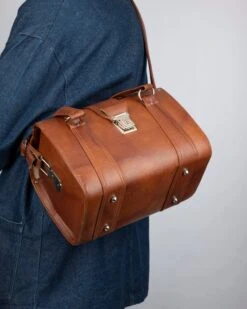 GENERIC Vintage 1970s Leatherette Camera Shoulder Bag(Vintage Leatherette Camera Shoulder Bag) -Vintage Camera Store tan leatherette camera shoulder bag 20240222 561