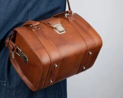 GENERIC Vintage 1970s Leatherette Camera Shoulder Bag(Vintage Leatherette Camera Shoulder Bag) -Vintage Camera Store tan leatherette camera shoulder bag 20240222 562