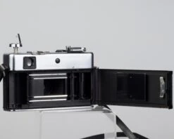 Yashica MG-1 Rangefinder 35mm Camera (serial 70600635)(Yashica Mg 1 Rangefinder 35mm Camera Serial 70600635) -Vintage Camera Store yashica mg 1 serial 70600635 20211206 849