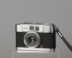 Yashica Mimy Half-frame 35mm Camera Plus Braun Flash(Yashica Mimy Half Frame 35mm Camera Plus Braun Flash) -Vintage Camera Store yashica mimy half frame35mm withBraunFlash 20201028 148