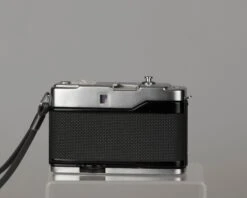 Yashica Mimy Half-frame 35mm Camera Plus Braun Flash(Yashica Mimy Half Frame 35mm Camera Plus Braun Flash) -Vintage Camera Store yashica mimy half frame35mm withBraunFlash 20201028 152