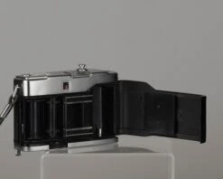 Yashica Mimy Half-frame 35mm Camera Plus Braun Flash(Yashica Mimy Half Frame 35mm Camera Plus Braun Flash) -Vintage Camera Store yashica mimy half frame35mm withBraunFlash 20201028 153